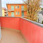 Apartman Spacious Seaside Flat For Large Families *