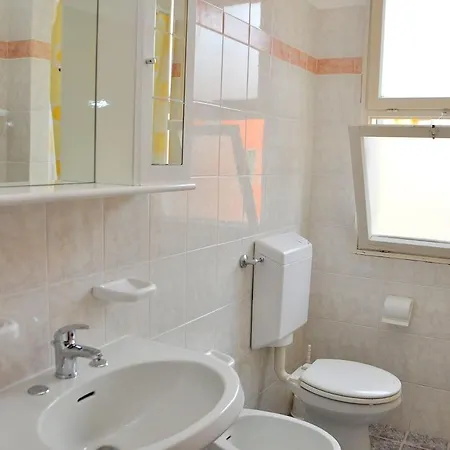 Spacious Seaside Flat For Large Families 아파트 비비오네