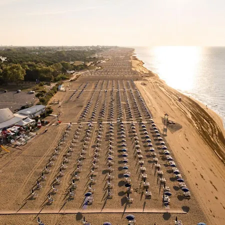 Spacious Seaside Flat For Large Families 아파트 비비오네