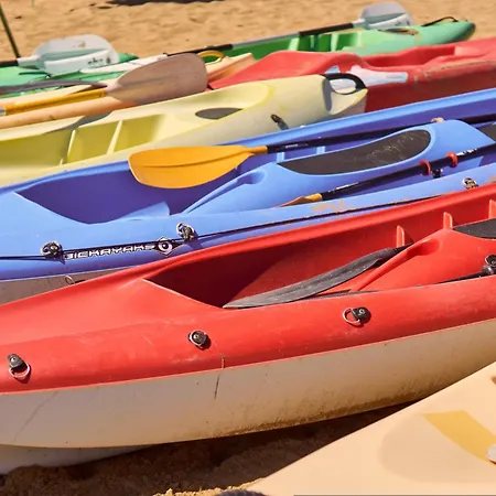 Spacious Seaside Flat For Large Families * 비비오네