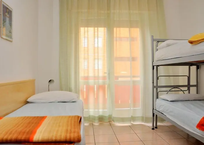 Spacious Seaside Flat For Large Families Lägenhet