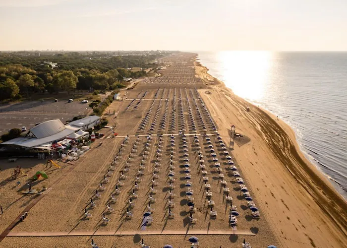 Spacious Seaside Flat For Large Families Lägenhet Bibione